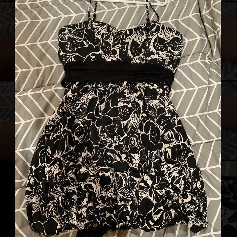 Black/white floral mini dress w/ spaghetti straps